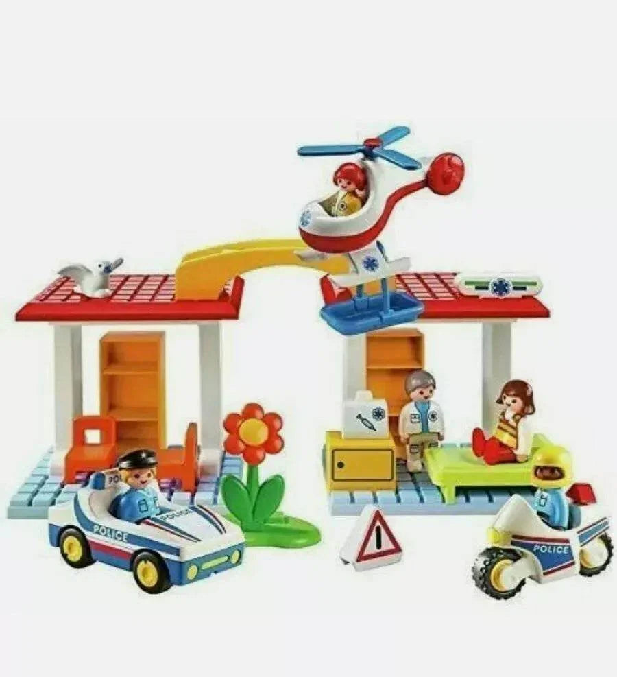 Hospital with Paramedics & Police Officer's 5046 - Cloud Nine Stores