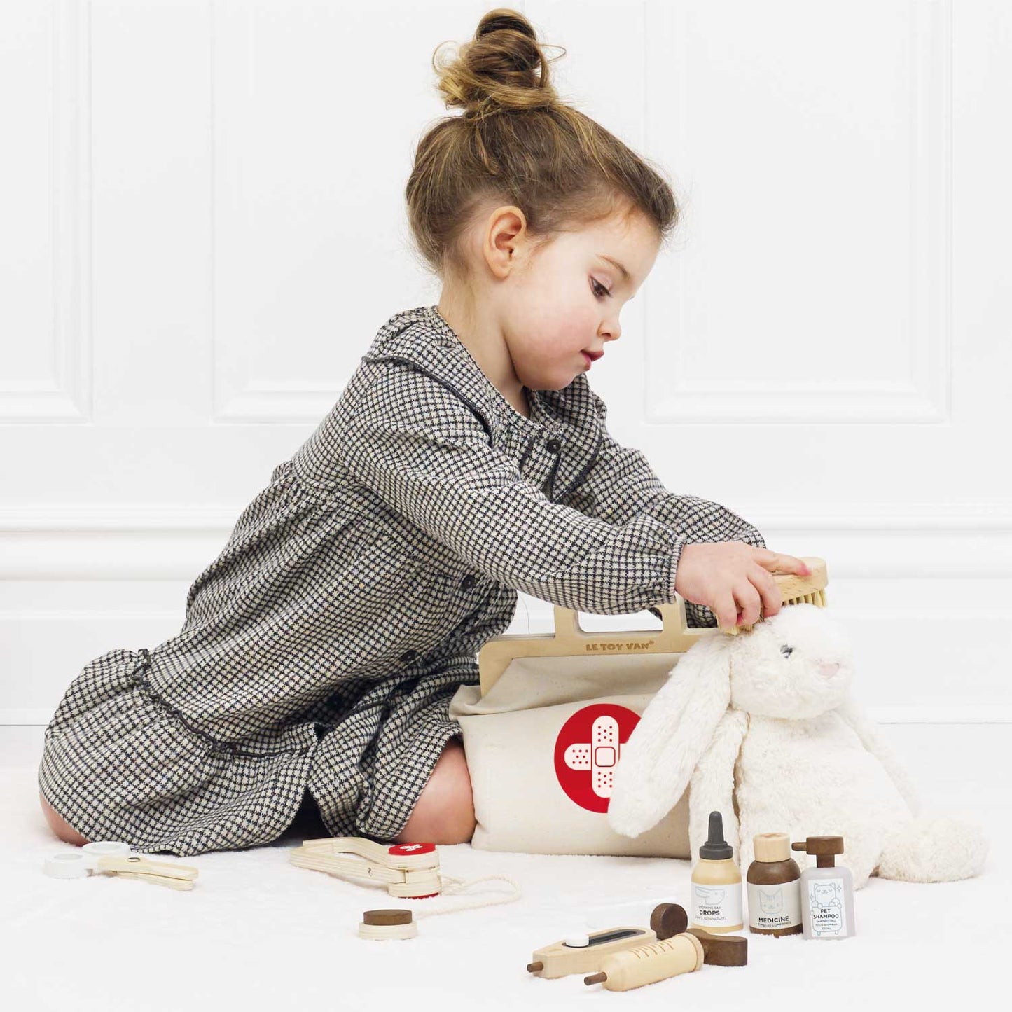 Le Toy Van - Toy Animal Care Set - Cloud Nine Stores