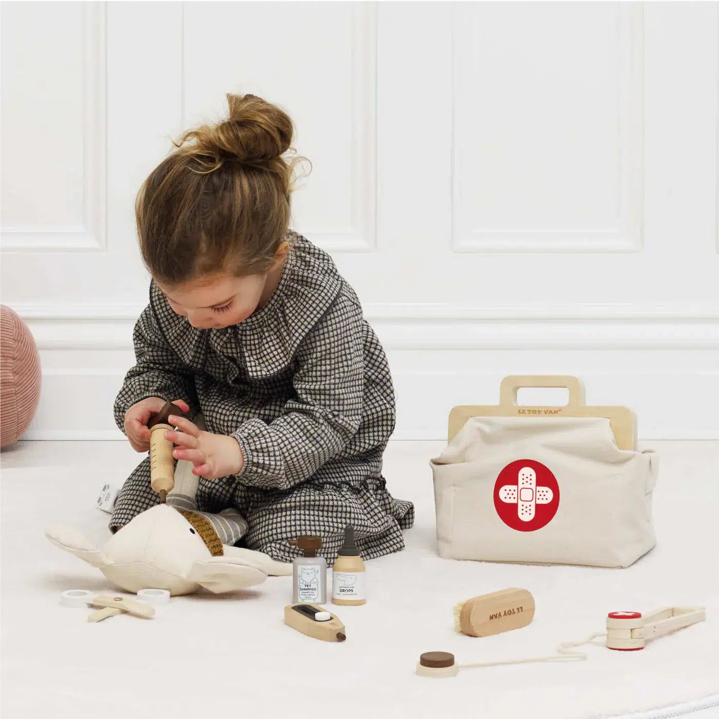 Le Toy Van - Toy Animal Care Set - Cloud Nine Stores